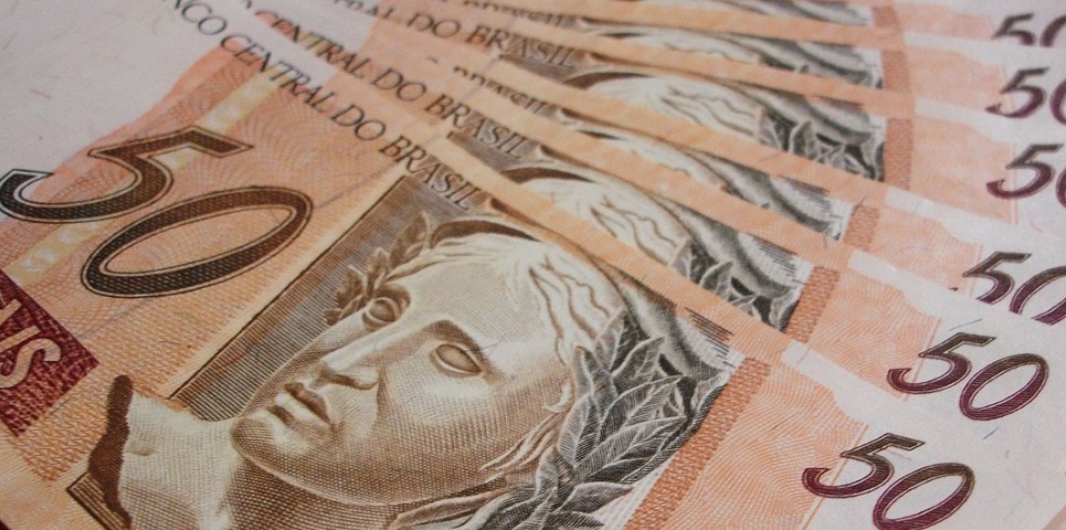 Cédulas e moedas que podem valer pequenas fortunas