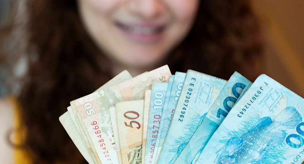 10 hábitos financeiros ruins... Como investir seu dinheiro com sabedoria