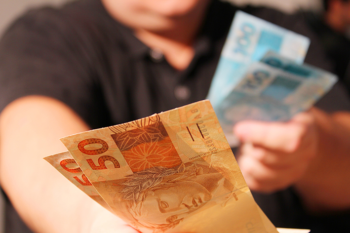 Regras para emprestar dinheiro à família e amigos
